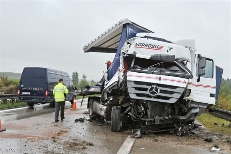 Nehoda na dálnici_foto_Pavel Němeček (4)