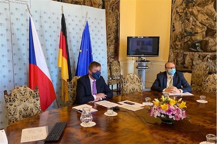 ministr petříček jedna s německym ministrem