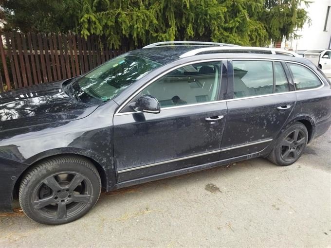 poškozená auta Lochotín_PČR