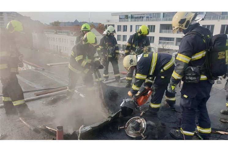 HZSPK_požár střechy nemocnice-5