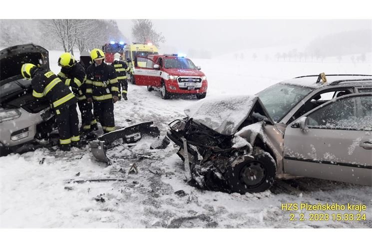 Nehoda_sníh_čelní střet_020223_HZSPK1