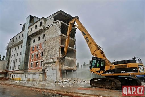 Demolice skleněné peklo _Plzeň foto QAP (26) Demolice skleněné peklo _Plzeň foto QAP (26)
