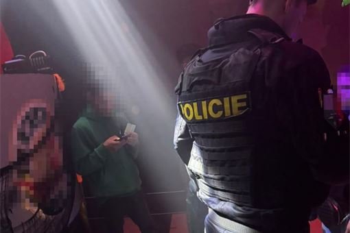 kontrola alkohol mladiství_1124_PČR (1) kontrola alkohol mladiství_1124_PČR (1)