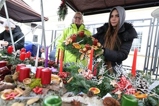 Vánoční trhy na krajském úřadě_1124_PK (2) Vánoční trhy na krajském úřadě_1124_PK (2)
