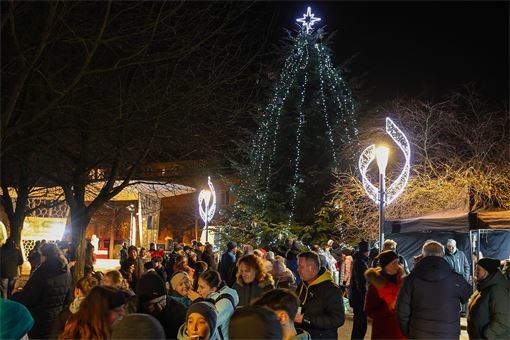 Rozsvícení stromečku Doubravka_1224_MO4 (8) Rozsvícení stromečku Doubravka_1224_MO4 (8)