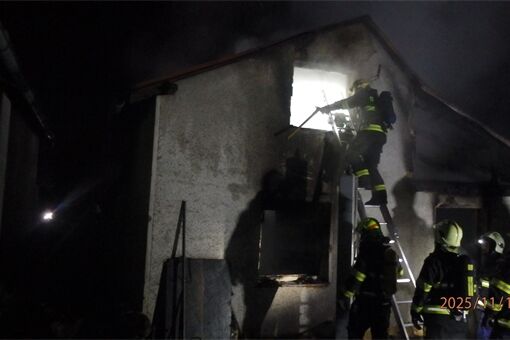 Požár domu Zbiroh_1125_HZSPK (1) Požár domu Zbiroh_1125_HZSPK (1)