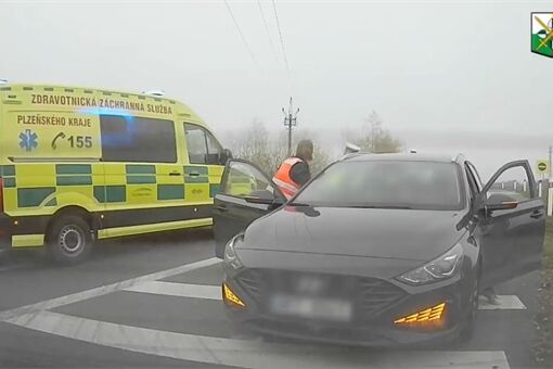 Policie pomohla těhotné ženě na D5_1125_PČR Policie pomohla těhotné ženě na D5_1125_PČR