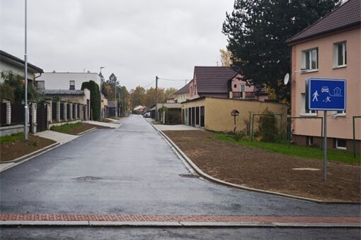 Konec prašné cesty na sídlišti Kavkaz v Domažlicích_1125_město Domažlice (1) Konec prašné cesty na sídlišti Kavkaz v Domažlicích_1125_město Domažlice (1)