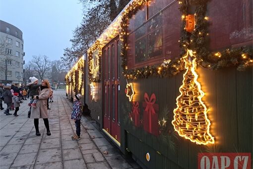 vánoční tramvaj 1125_QAP (4) vánoční tramvaj 1125_QAP (4)