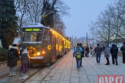vánoční tramvaj 1125_QAP (8) vánoční tramvaj 1125_QAP (8)