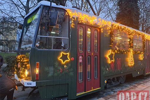 vánoční tramvaj 1125_QAP (24) vánoční tramvaj 1125_QAP (24)