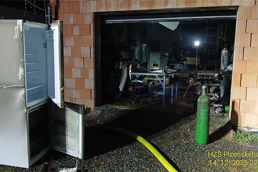 požár garáže Domažlice_1225_HZSPK (3) požár garáže Domažlice_1225_HZSPK (3)