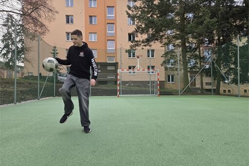 Tomáš Lacko už hraje na novém hřišti 1 Tomáš Lacko už hraje na novém hřišti 1