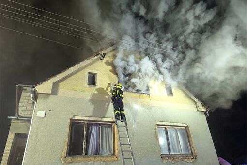 požár RD Starý Plzenec_1225_HZSPK požár RD Starý Plzenec_1225_HZSPK