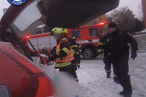 lochotin mestska policie žena v aute foto MPP lochotin mestska policie žena v aute foto MPP