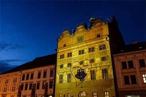 radnice nasvícená zlatou barvou_0226_MMP radnice nasvícená zlatou barvou_0226_MMP