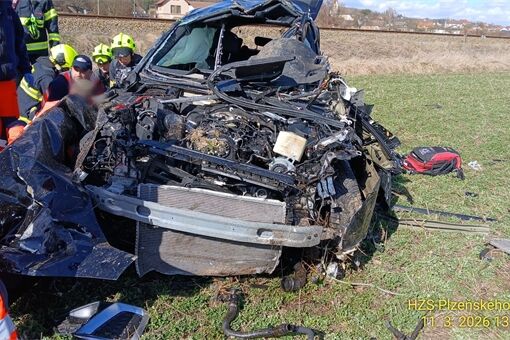 OA x vlak Bezděkov u Klatov_0326_HZSPK (2) OA x vlak Bezděkov u Klatov_0326_HZSPK (2)