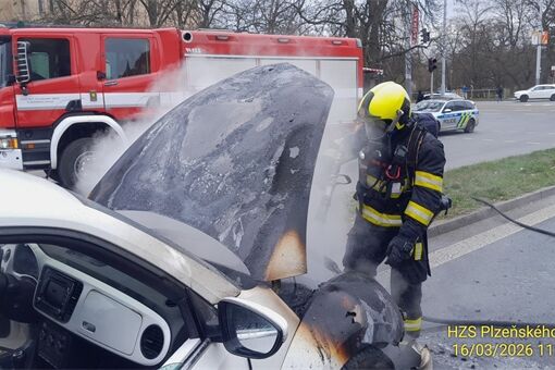 požár auta Klatovská_0326_HZSPK (2) požár auta Klatovská_0326_HZSPK (2)