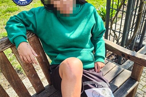 Hledanou dívku našli strážníci na lavičce_0326_MPP (1) Hledanou dívku našli strážníci na lavičce_0326_MPP (1)