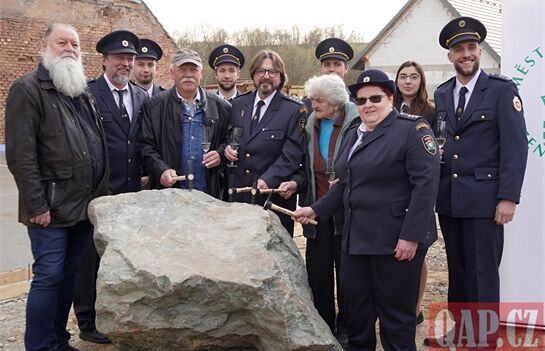 poklepání kámen hasičárna Hradiště_0326_QAP (20) poklepání kámen hasičárna Hradiště_0326_QAP (20)