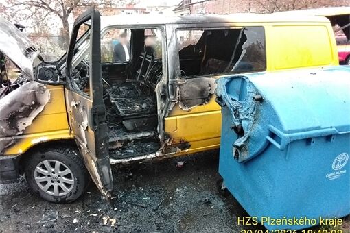 požár dodávky Plzeň_0426_HZSPK (1) požár dodávky Plzeň_0426_HZSPK (1)