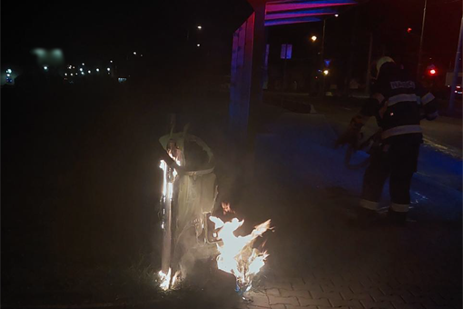 Zapaloval matrace a kontejnery_0426_PČR (1) Zapaloval matrace a kontejnery_0426_PČR (1)