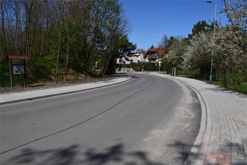 rekonstrukce silnice Hradiště_foto před a po MMP (2) rekonstrukce silnice Hradiště_foto před a po MMP (2)