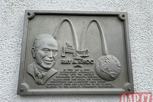 ray kroc pamětní deska_0526_QAP (1) ray kroc pamětní deska_0526_QAP (1)
