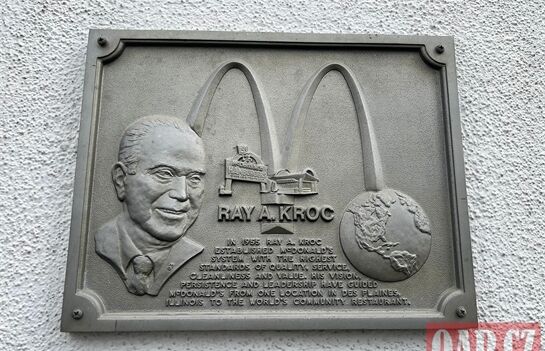 ray kroc pamětní deska_0526_QAP (1) ray kroc pamětní deska_0526_QAP (1)