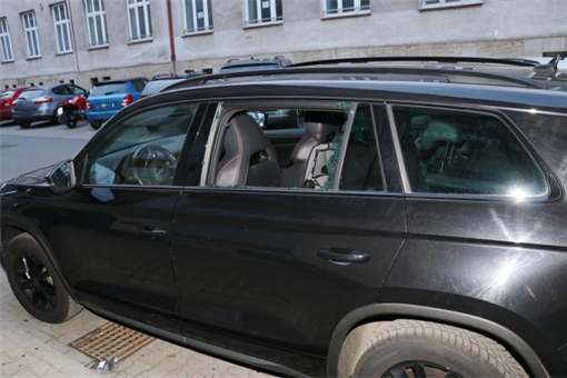Ukradl tašku s 50 tisíci_0526_PČR. Ukradl tašku s 50 tisíci_0526_PČR.