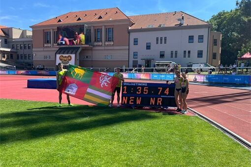 Štafeta 4x200m mix s národním rekordem Štafeta 4x200m mix s národním rekordem
