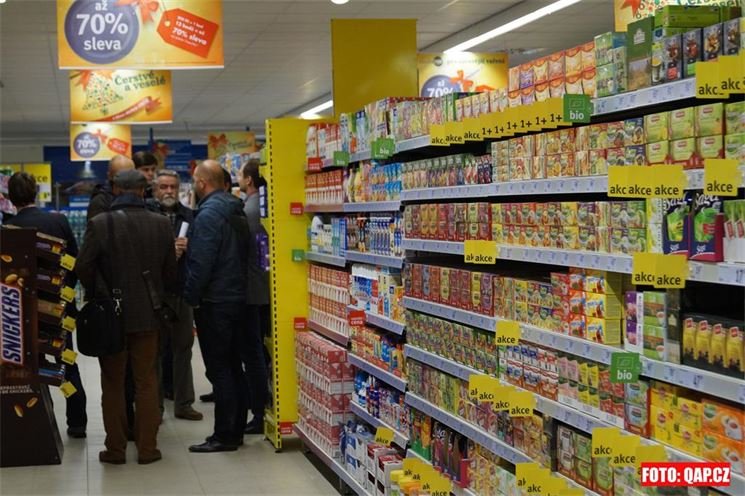 Otevření nového hypermarketu na Vinicích. Otevření nového hypermarketu na Vinicích.
