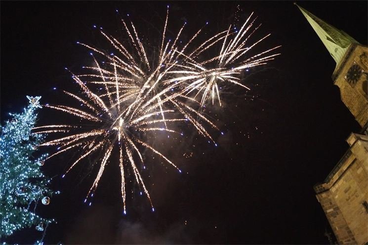 První Novoroční ohňostroj na náměstí Republiky v Plzni.